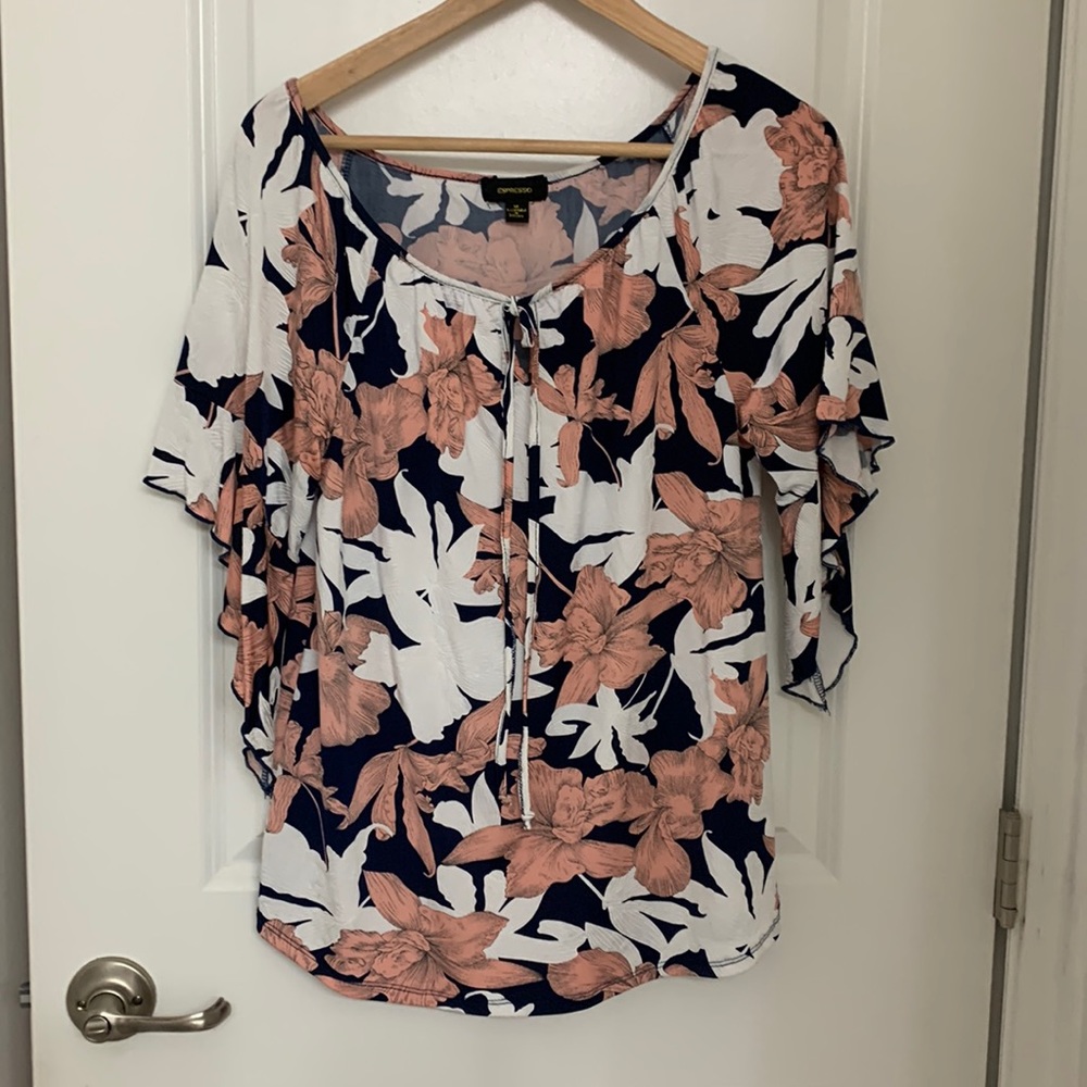 Flower top size M white / peachy rose and dark blue top